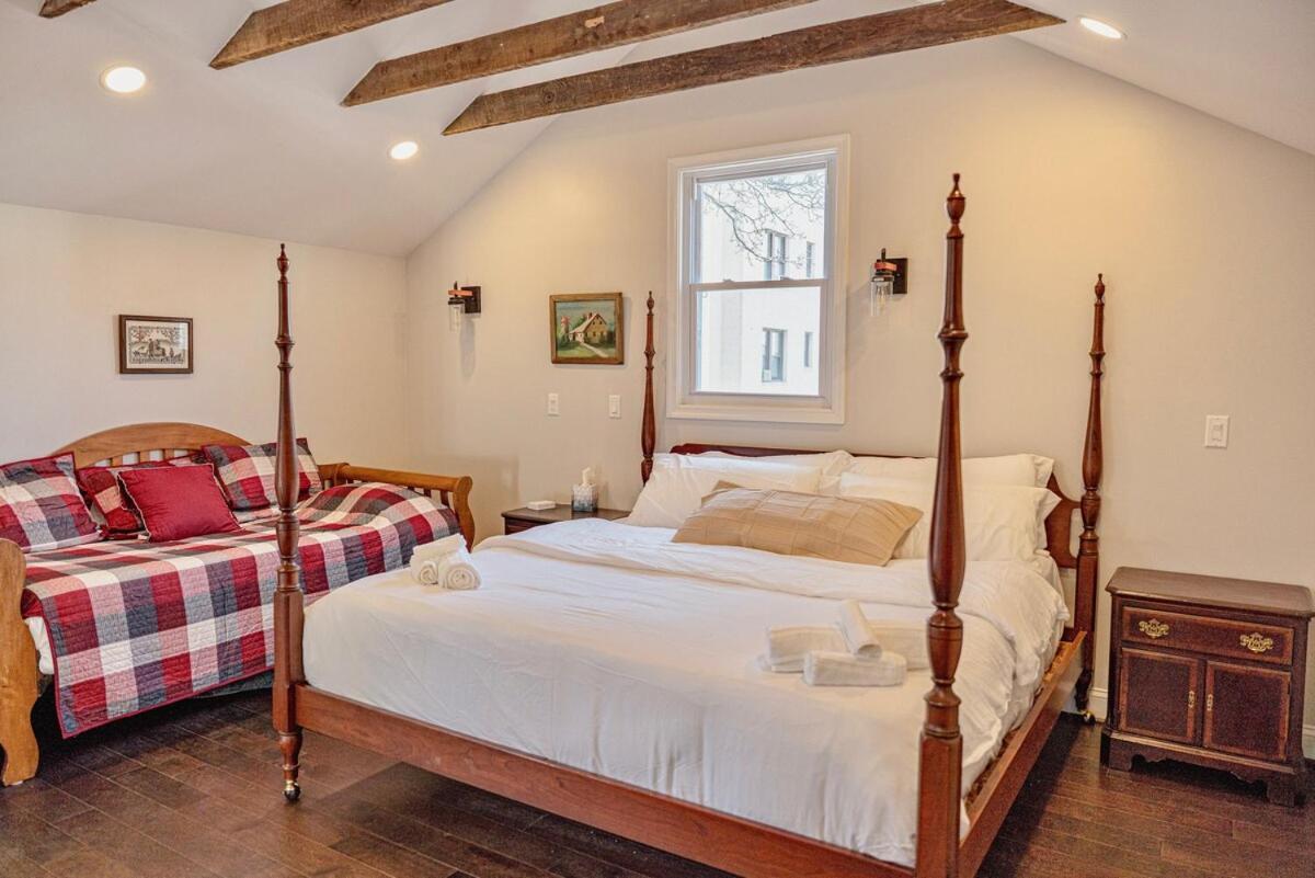 Luxury Historic Carriage House Holiday home Washington