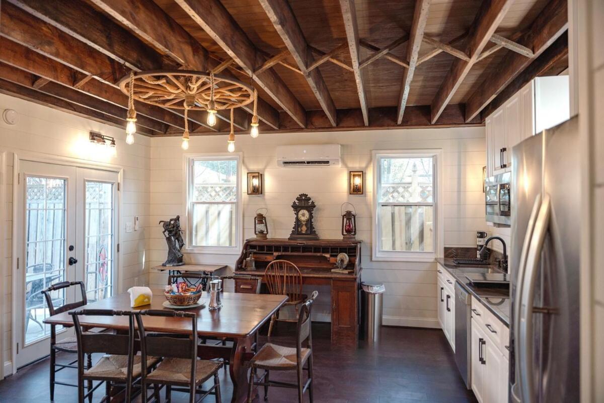Luxury Historic Carriage House Washington