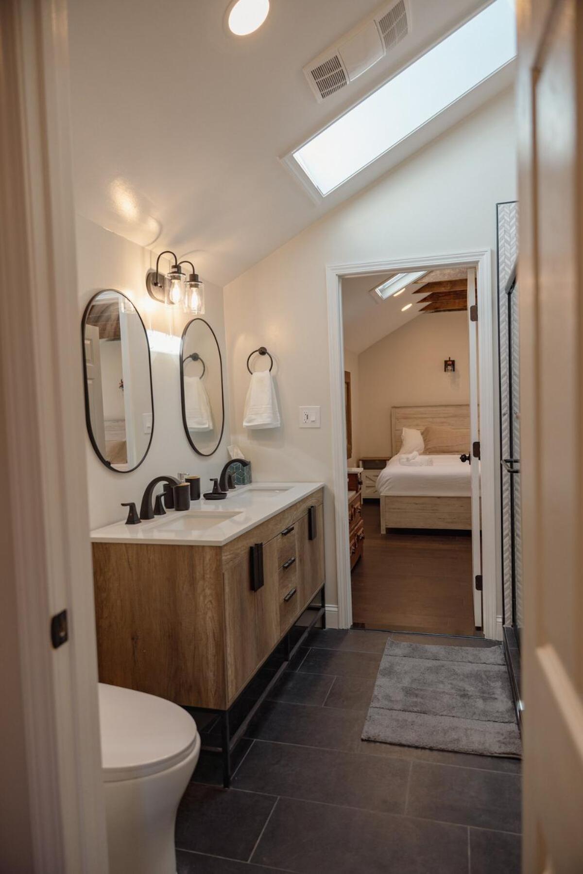 Luxury Historic Carriage House *