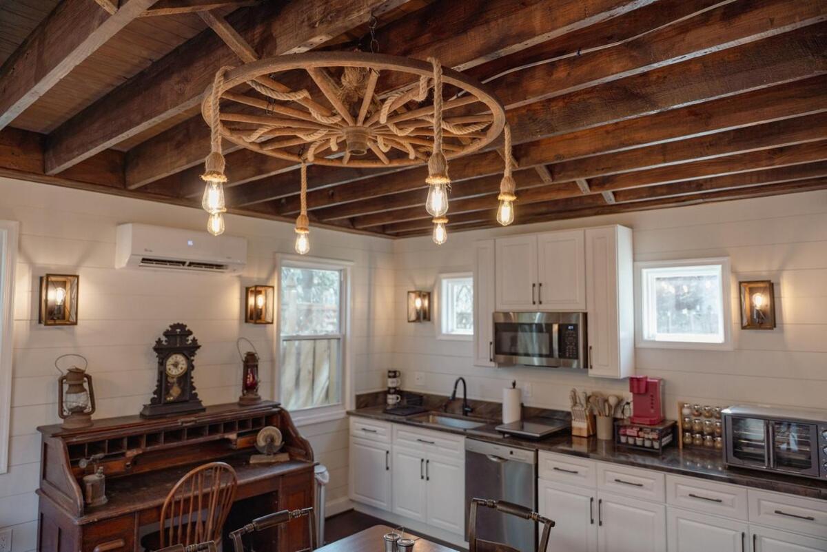 Luxury Historic Carriage House Holiday home Washington